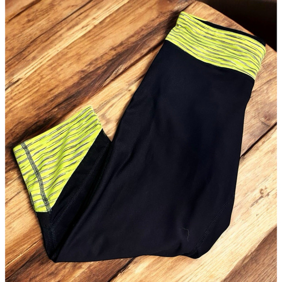 Xersion Fitted Crop Athletic Leggings Sz Large Black Neon Activewear Capri Pants - Picture 2 of 6